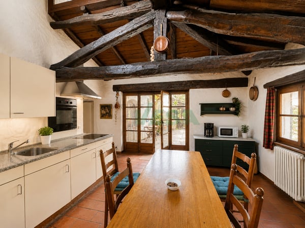 Affascinante ampia casa di nucleo con un grande e splendido giardino 12