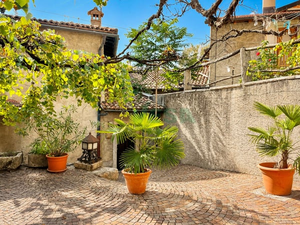 Affascinante ampia casa di nucleo con un grande e splendido giardino 5
