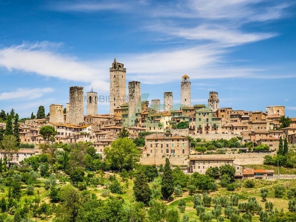 Wonderful property on the edge of beautiful San Gimignano, Tuscany