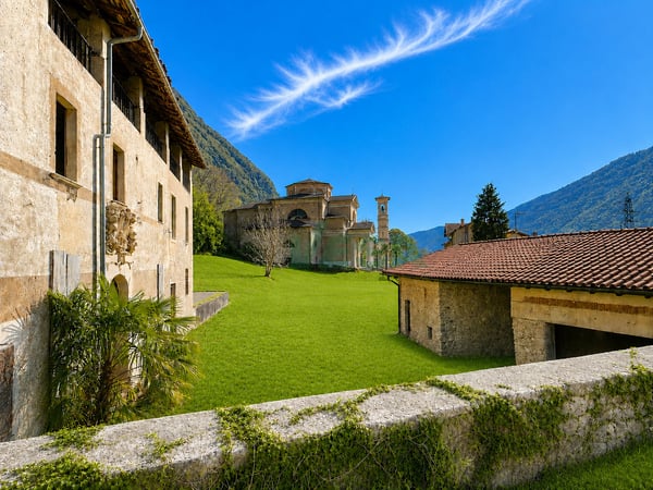 Bel terreno edificabile in splendida posizione tranquilla e soleggiata 3