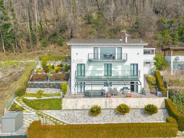 Moderna e luminosa villa mono-bifamiliare con splendida vista aperta 5