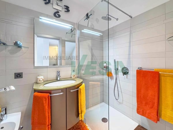 Moderna e luminosa villa mono-bifamiliare con splendida vista aperta 11