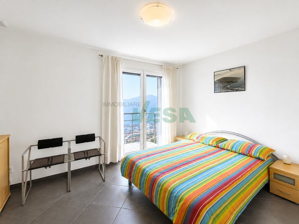 Moderna e luminosa villa mono-bifamiliare con splendida vista aperta 11