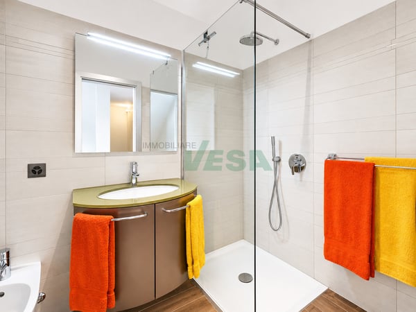 Moderna e luminosa villa mono-bifamiliare con splendida vista aperta 9