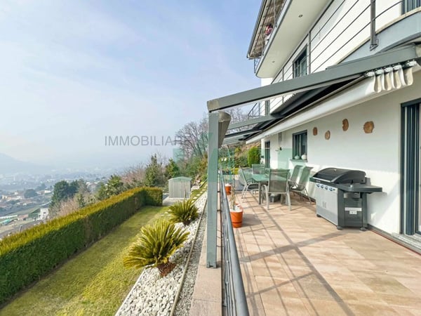 Moderna e luminosa villa mono-bifamiliare con splendida vista aperta 3