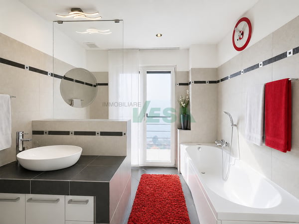 Moderna e luminosa villa mono-bifamiliare con splendida vista aperta 12