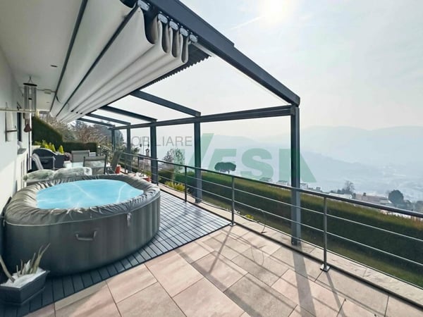 Moderna e luminosa villa mono-bifamiliare con splendida vista aperta 9