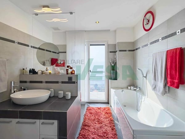 Moderna e luminosa villa mono-bifamiliare con splendida vista aperta 10