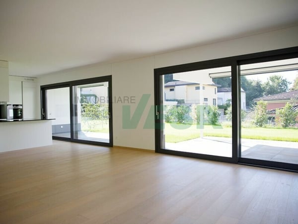 Splendido attico 7,5 locali con grande terrazza e parziale vista lago 11