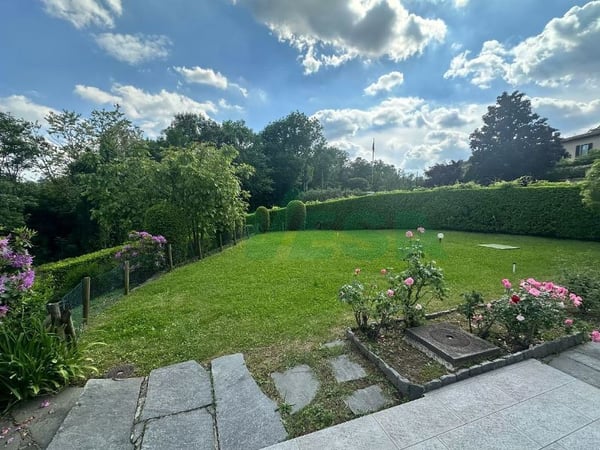 Incantevole villa dalle linee armoniose e moderne, immersa nei vigneti 9