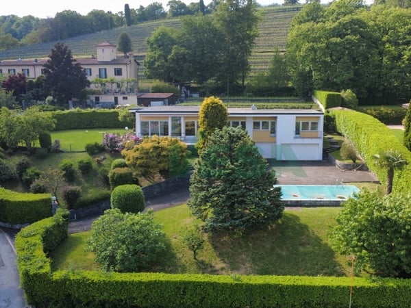 Incantevole villa dalle linee armoniose e moderne, immersa nei vigneti 5