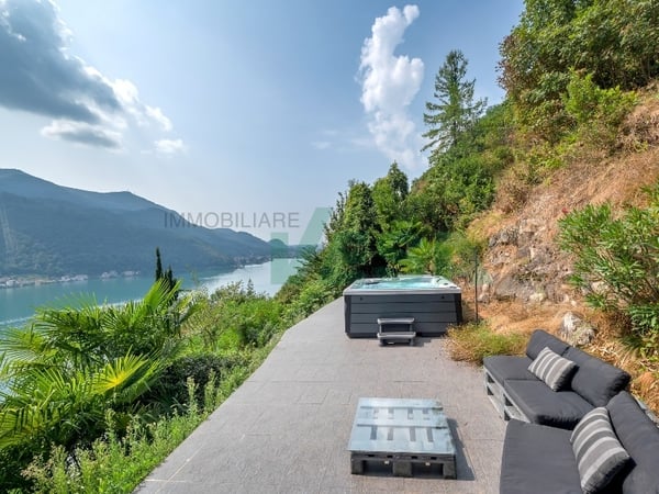Affascinante proprietà con vista spettacolare e in zona tranquilla 5