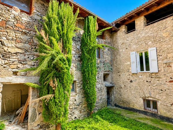 Splendida proprietà con antico palazzo, casetta rustica e bel giardino 7