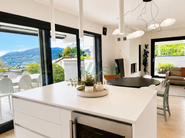 Magnifico attico 4,5 locali con grande terrazza e parziale vista lago 4