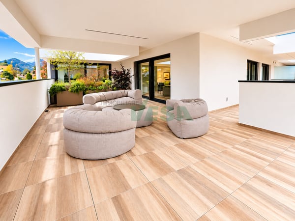 Magnifico attico 4,5 locali con grande terrazza e parziale vista lago