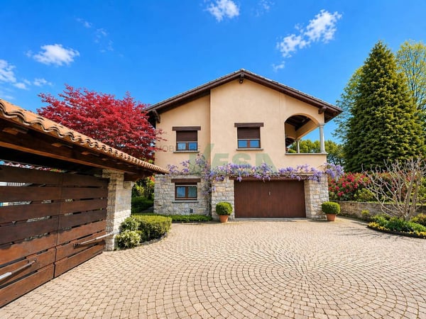 Lussuosa e importante villa signorile nel verde in zona comoda 7