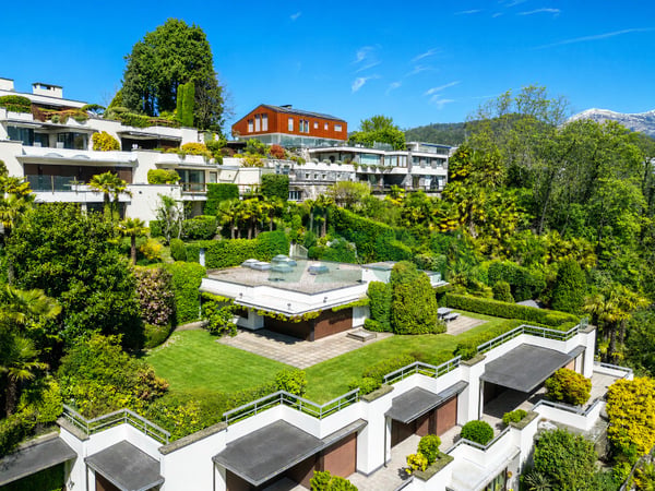 Splendido attico 6,5 locali con fantastica vista lago e bel giardino