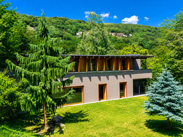 Confortevole e spaziosa villa moderna in posizione idilliaca 2