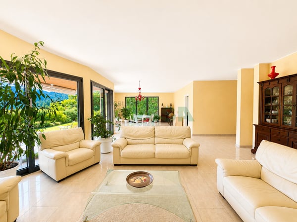 Bel appartamento 6,5 locali con giardino in tranquilla zona collinare 2
