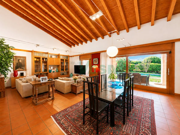 Ampia ed elegante villa signorile con molto spazio e con bella piscina 2