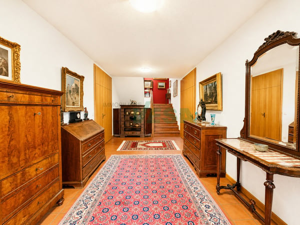 Ampia ed elegante villa signorile con molto spazio e con bella piscina 10