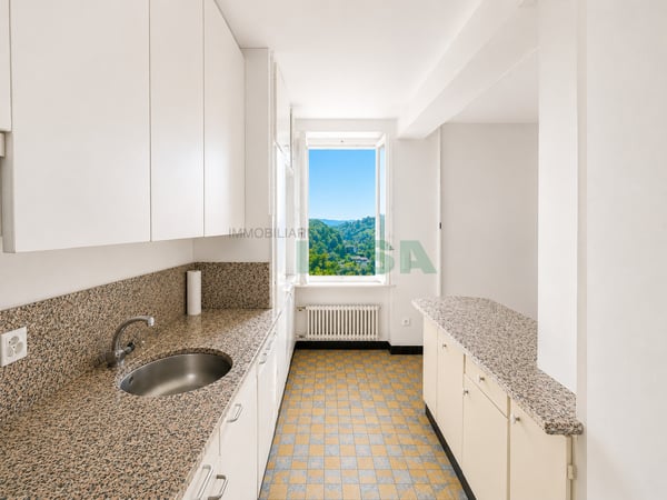Ampia casa con 3 appartamenti di diverse dimensioni, con bella vista 10