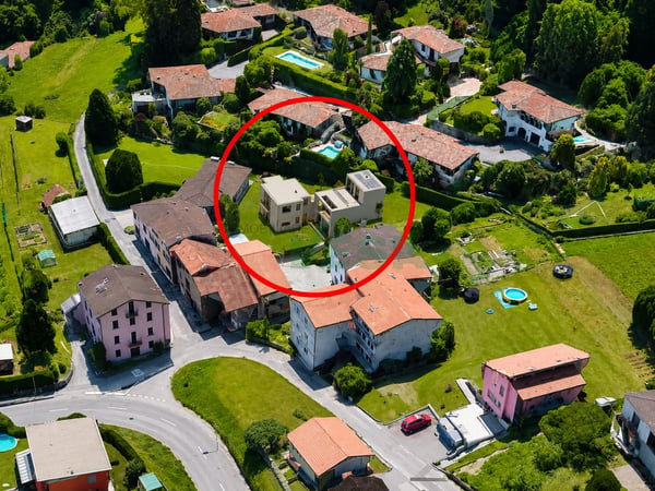 Bel terreno edificabile di 751 m2 ben soleggiato e con vista lago 2