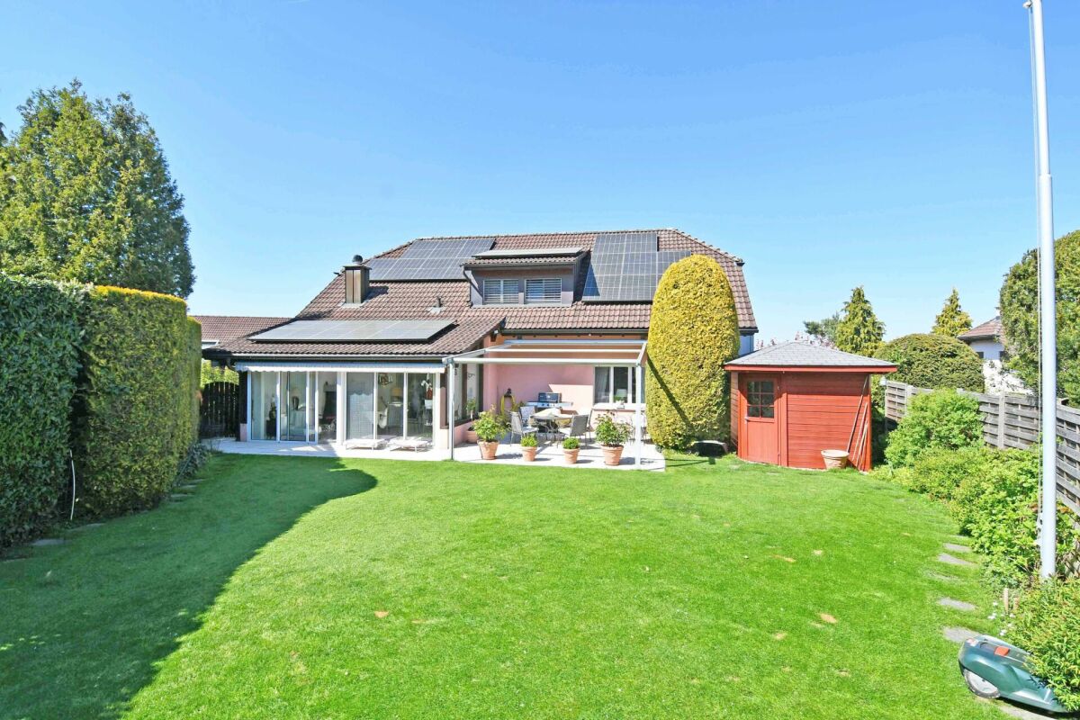 Sehr gepflegtes 7.5-Zi.-Einfamilienhaus mit wunderschönem Garten