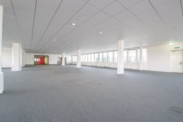 Vollständig ausgebaute Büros mit Blick auf Flugplatz Dübendorf 4