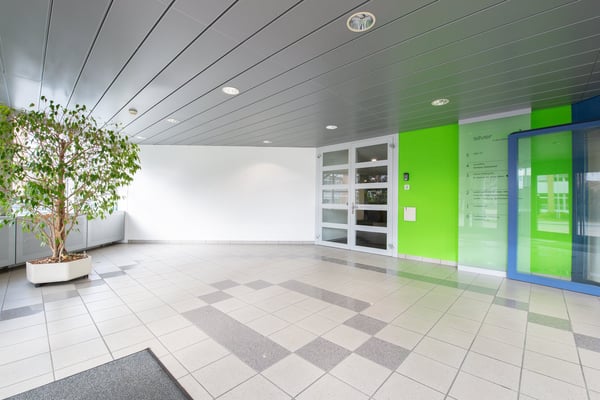 Premium Lagerhalle mit Verladerampe sowie Warenlift 7