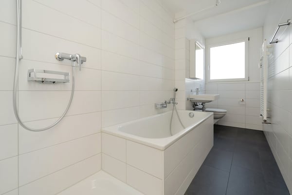 Moderne 1.5 Zimmerwohnung mit Loggia am Bahnhof Bümpliz Nord 5