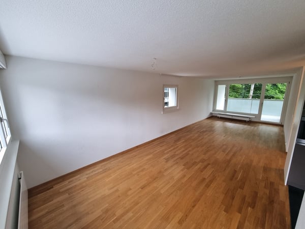 sonnige & moderne 4½-Zimmerwohnung im Fellergutqurtier! 3