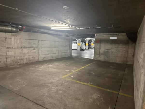 Einstellhallenplatz in der Länggasse! 2
