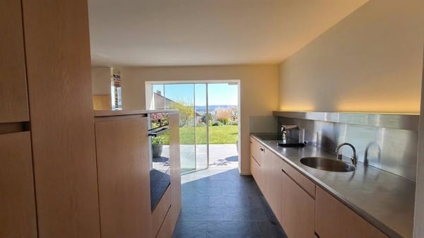 Villa d'exception avec vue spectaculaire sur le lac et l'île St. Pierre 9