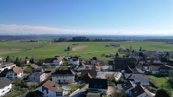 Wohnen und Entwickeln: Bauernhaus mit Landreserve in Attiswil 5