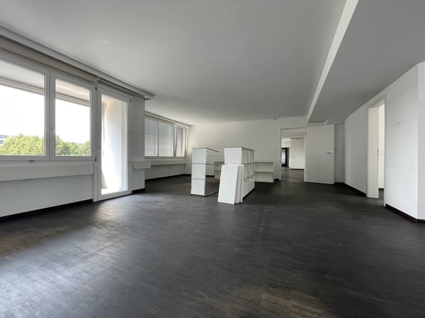 attraktive Gewerberäume à ca. 153 m² in der Vorstadt / 2. OG mit Lift 3
