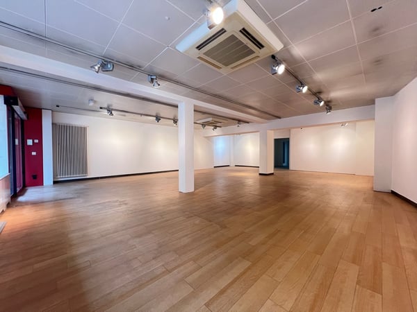 Bürofläche mit grosser Schaufensterfront für Marketing 2