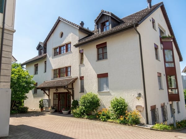 4.5 Zimmerwohnung an zentraler Lage in Rüti 1