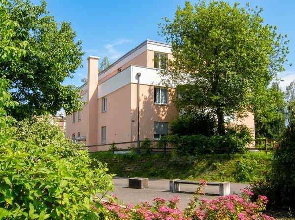Charmante 2-Zimmerwohnung mit Balkon in ruhigem Wohnquartier 1