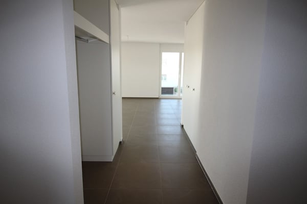 Moderne Wohnung mit grossem Balkon 8