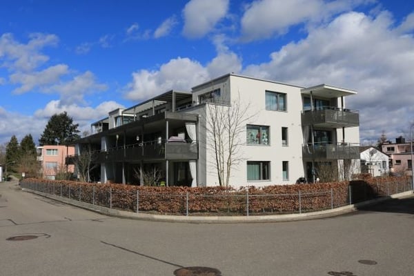 Helle 3.5-Zimmer-Wohnung mit grossem Balkon 1