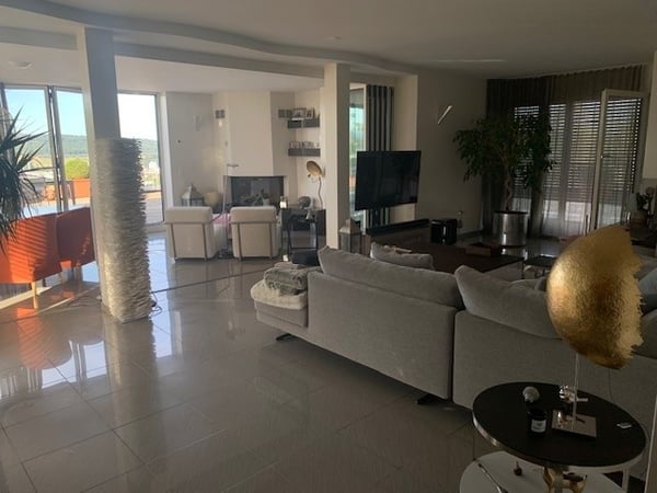 Grosszügige 2.5-Zimmer-Dachwohnung mit Panoramablick 4
