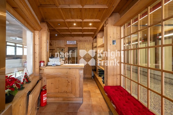 Garage / Local commercial d'exception au coeur de Crans-Montana 2