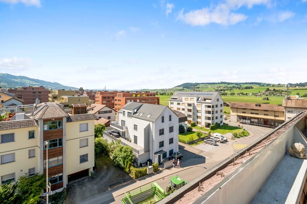 Moderne 1.5-Zimmer-Wohnung mit Balkon und Garage in Buttikon SZ 24