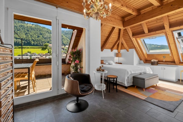 Moderne 1.5-Zimmer-Wohnung mit Balkon und Garage in Buttikon SZ 18