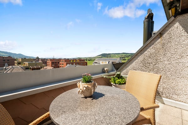 Moderne 1.5-Zimmer-Wohnung mit Balkon und Garage in Buttikon SZ 23