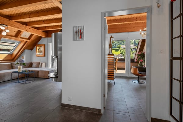 Moderne 1.5-Zimmer-Wohnung mit Balkon und Garage in Buttikon SZ 12