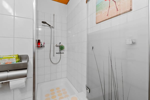 Moderne 1.5-Zimmer-Wohnung mit Balkon und Garage in Buttikon SZ 14