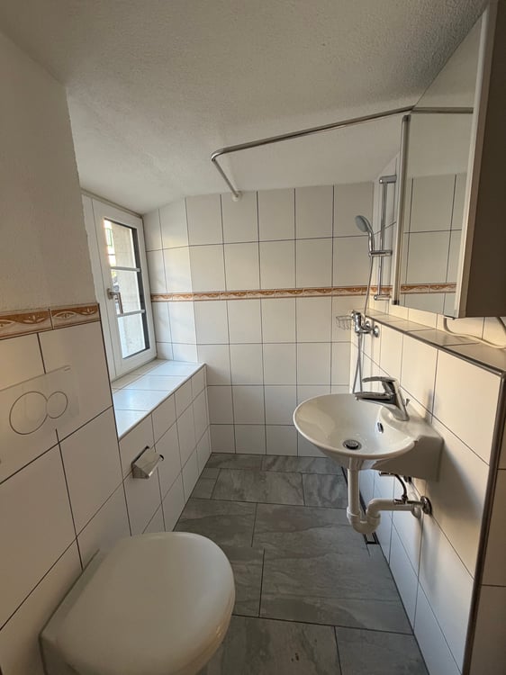 Gemütliche 2.5-Zimmer-Wohnung in ruhiger Lage in Schwanden GL 7