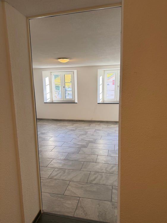 Gemütliche 2.5-Zimmer-Wohnung in ruhiger Lage in Schwanden GL 4